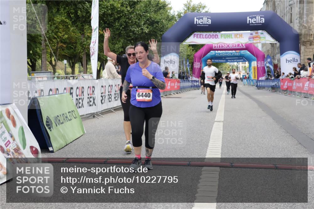 06.09.2026 - CURREX Alsterlauf Yannick Fuchs http://msf.ph/oto/10227795 06.09.2026 10:29:59 Ziel 2684, 4917, 6440, 6462, 6468 meine-sportfotos.de