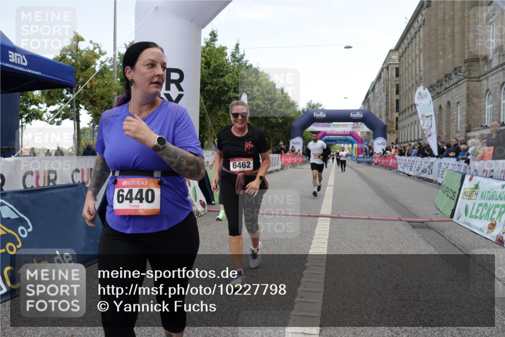 06.09.2026 - CURREX Alsterlauf Yannick Fuchs http://msf.ph/oto/10227798 06.09.2026 10:30:01 Ziel 2684, 4917, 6440, 6462, 6468 meine-sportfotos.de