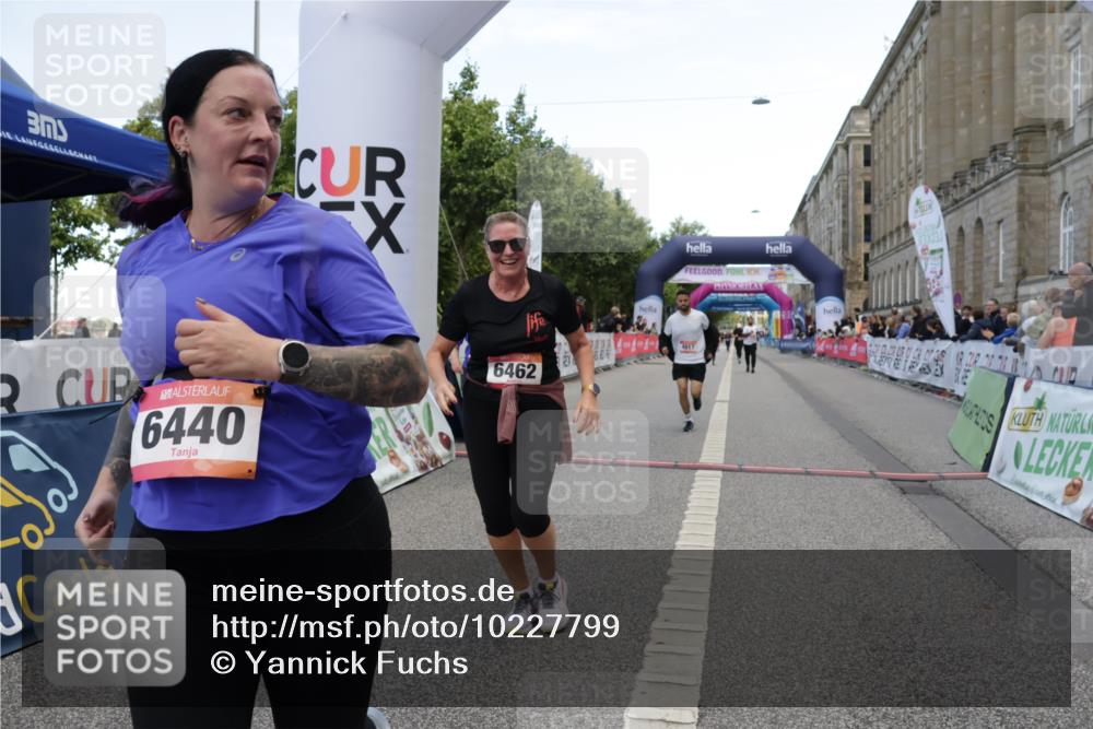 06.09.2026 - CURREX Alsterlauf Yannick Fuchs http://msf.ph/oto/10227799 06.09.2026 10:30:01 Ziel 2684, 4917, 6440, 6462, 6468 meine-sportfotos.de