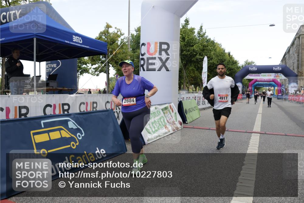 06.09.2026 - CURREX Alsterlauf Yannick Fuchs http://msf.ph/oto/10227803 06.09.2026 10:30:03 Ziel 2684, 4917, 6440, 6462 meine-sportfotos.de