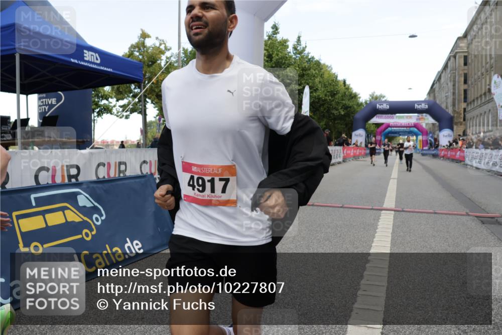 06.09.2026 - CURREX Alsterlauf Yannick Fuchs http://msf.ph/oto/10227807 06.09.2026 10:30:04 Ziel 2684, 4917, 6440, 6462 meine-sportfotos.de