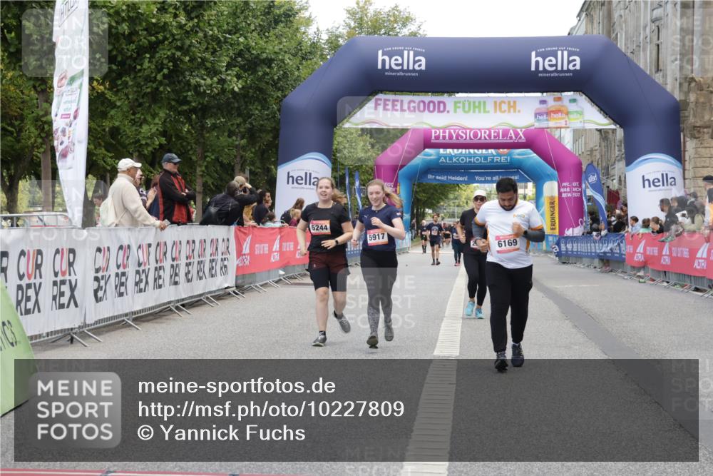 06.09.2026 - CURREX Alsterlauf Yannick Fuchs http://msf.ph/oto/10227809 06.09.2026 10:30:06 Ziel 2684, 4917, 5244, 5917, 6169, 6440, 6462 meine-sportfotos.de