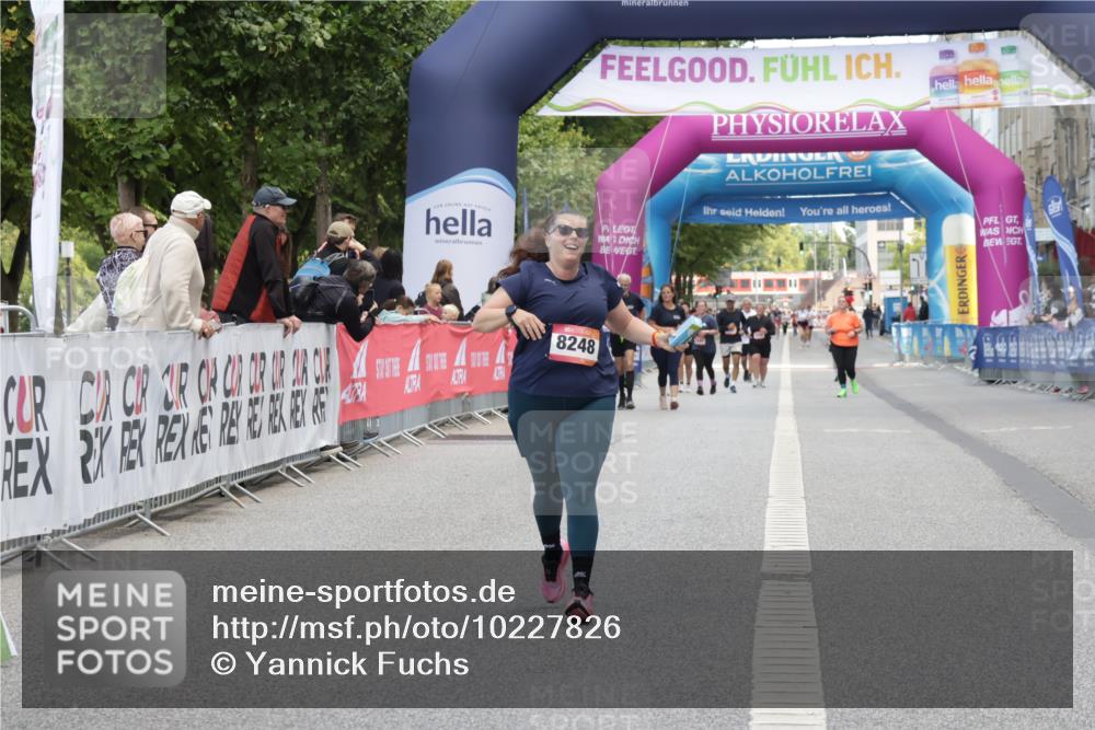 06.09.2026 - CURREX Alsterlauf Yannick Fuchs http://msf.ph/oto/10227826 06.09.2026 10:30:29 Ziel 8248 meine-sportfotos.de