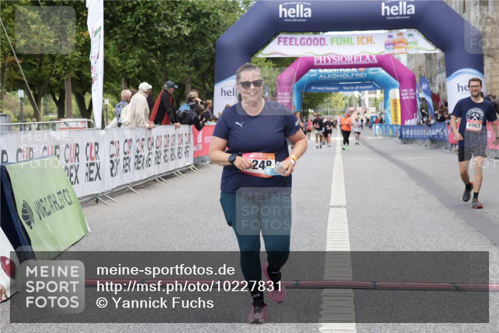 06.09.2026 - CURREX Alsterlauf Yannick Fuchs http://msf.ph/oto/10227831 06.09.2026 10:30:31 Ziel 4963, 8248 meine-sportfotos.de