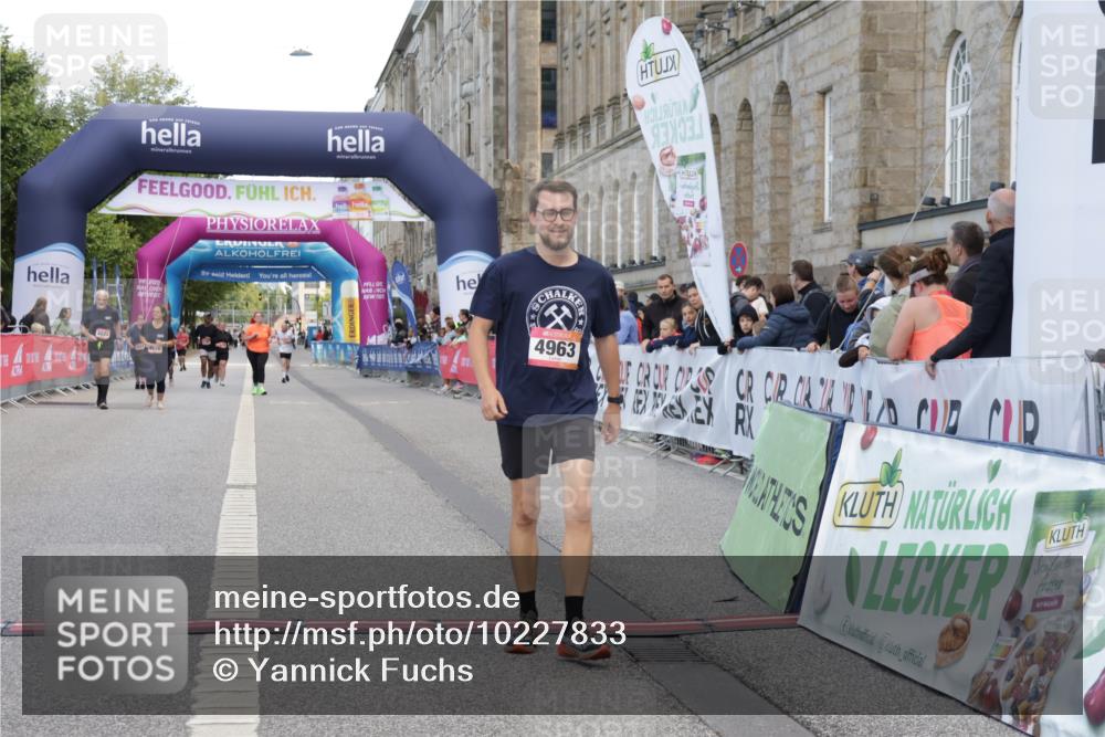06.09.2026 - CURREX Alsterlauf Yannick Fuchs http://msf.ph/oto/10227833 06.09.2026 10:30:36 Ziel 4963, 8248 meine-sportfotos.de