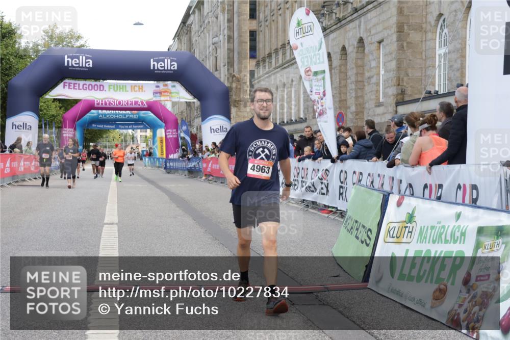 06.09.2026 - CURREX Alsterlauf Yannick Fuchs http://msf.ph/oto/10227834 06.09.2026 10:30:36 Ziel 4963, 8248 meine-sportfotos.de