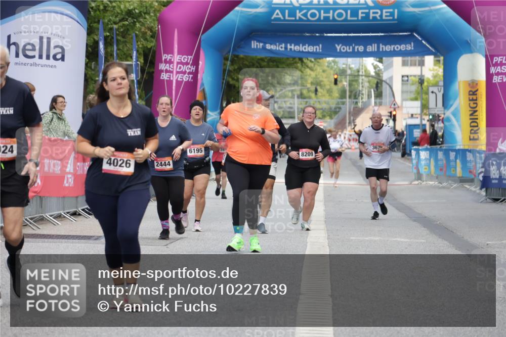 06.09.2026 - CURREX Alsterlauf Yannick Fuchs http://msf.ph/oto/10227839 06.09.2026 10:30:41 Ziel 4963 meine-sportfotos.de