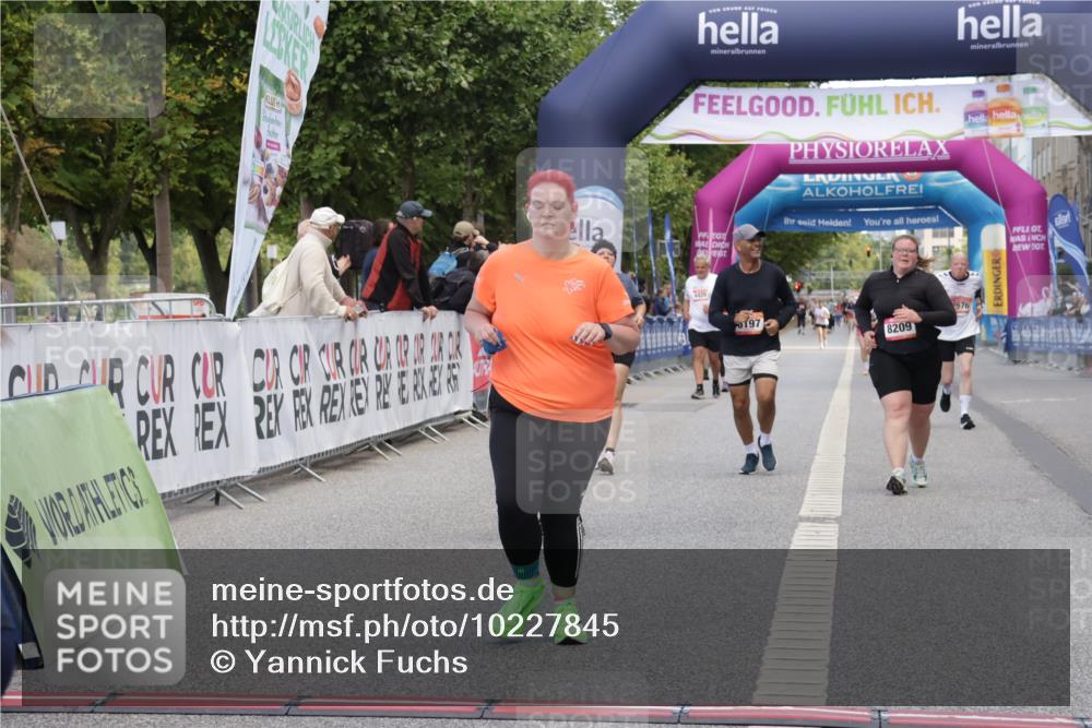 06.09.2026 - CURREX Alsterlauf Yannick Fuchs http://msf.ph/oto/10227845 06.09.2026 10:30:50 Ziel 2444, 3676, 4024, 4026, 4853, 8209 meine-sportfotos.de