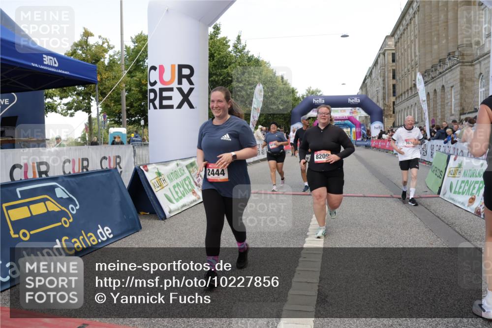 06.09.2026 - CURREX Alsterlauf Yannick Fuchs http://msf.ph/oto/10227856 06.09.2026 10:30:55 Ziel 2444, 3676, 4853, 6195, 6197, 8209 meine-sportfotos.de