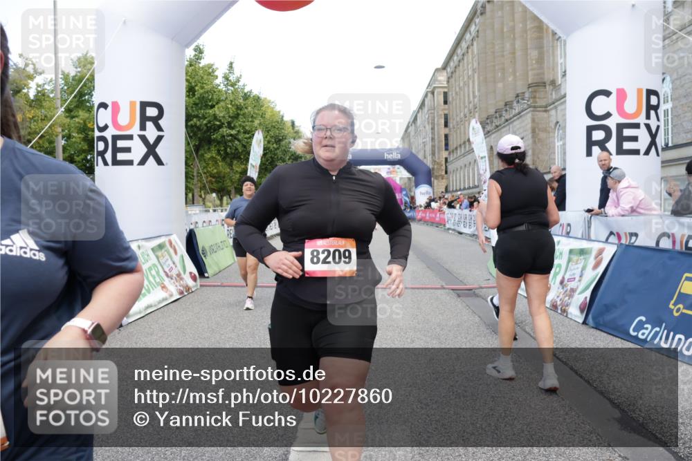 06.09.2026 - CURREX Alsterlauf Yannick Fuchs http://msf.ph/oto/10227860 06.09.2026 10:30:56 Ziel 2444, 3676, 4853, 6195, 6197, 8209 meine-sportfotos.de