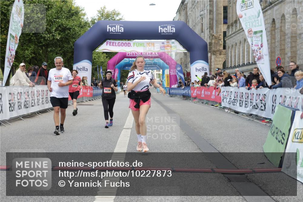 06.09.2026 - CURREX Alsterlauf Yannick Fuchs http://msf.ph/oto/10227873 06.09.2026 10:31:01 Ziel 2039, 2409, 3676, 4420, 4773, 6195, 6197, 8209 meine-sportfotos.de