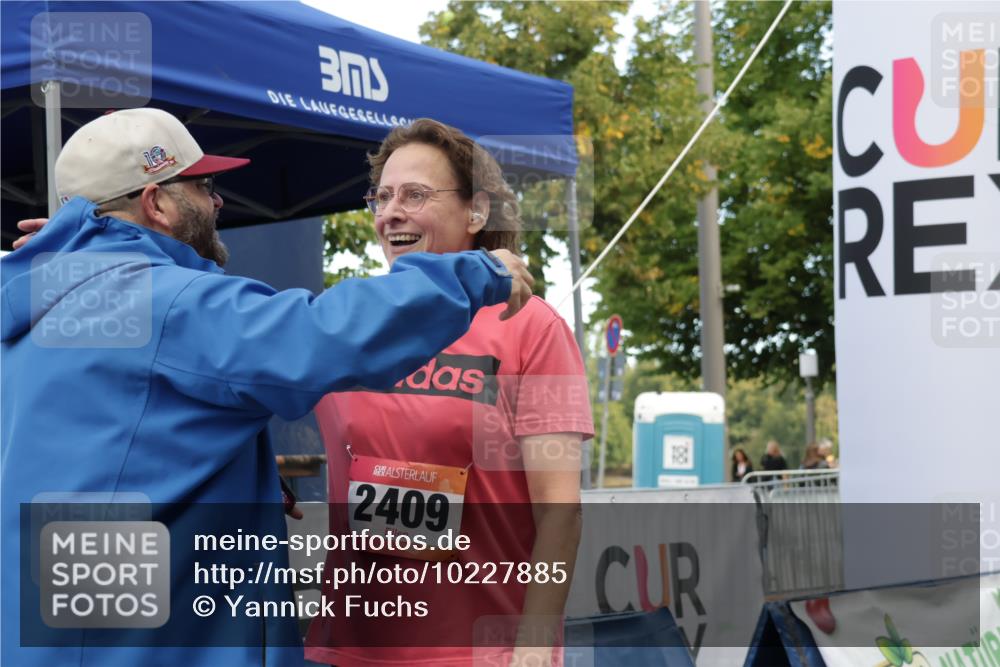 06.09.2026 - CURREX Alsterlauf Yannick Fuchs http://msf.ph/oto/10227885 06.09.2026 10:31:11 Ziel 2039, 2409, 4420 meine-sportfotos.de