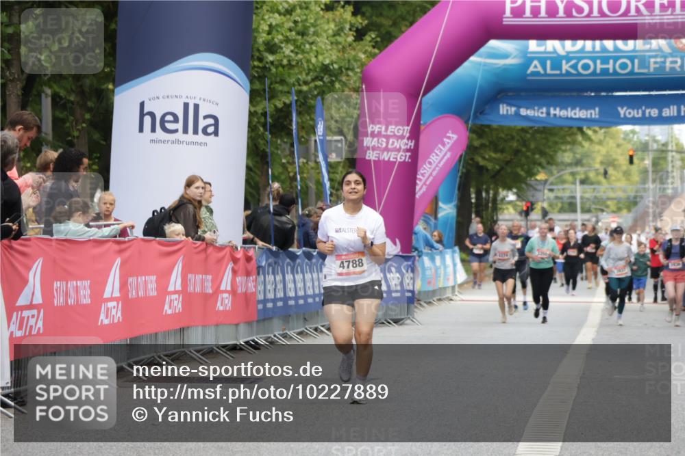 06.09.2026 - CURREX Alsterlauf Yannick Fuchs http://msf.ph/oto/10227889 06.09.2026 10:31:15 Ziel  meine-sportfotos.de
