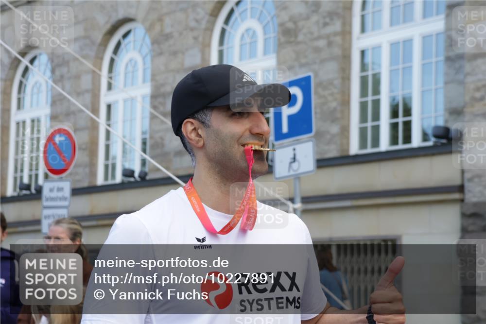 06.09.2026 - CURREX Alsterlauf Yannick Fuchs http://msf.ph/oto/10227891 06.09.2026 10:31:19 Ziel 4788 meine-sportfotos.de