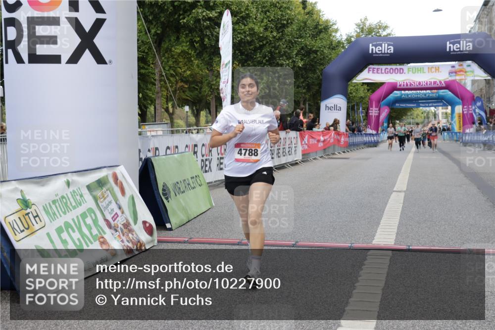 06.09.2026 - CURREX Alsterlauf Yannick Fuchs http://msf.ph/oto/10227900 06.09.2026 10:31:24 Ziel 4788 meine-sportfotos.de