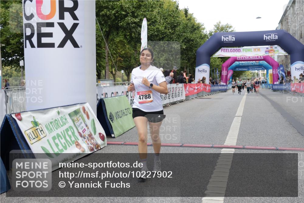 06.09.2026 - CURREX Alsterlauf Yannick Fuchs http://msf.ph/oto/10227902 06.09.2026 10:31:24 Ziel 4788 meine-sportfotos.de