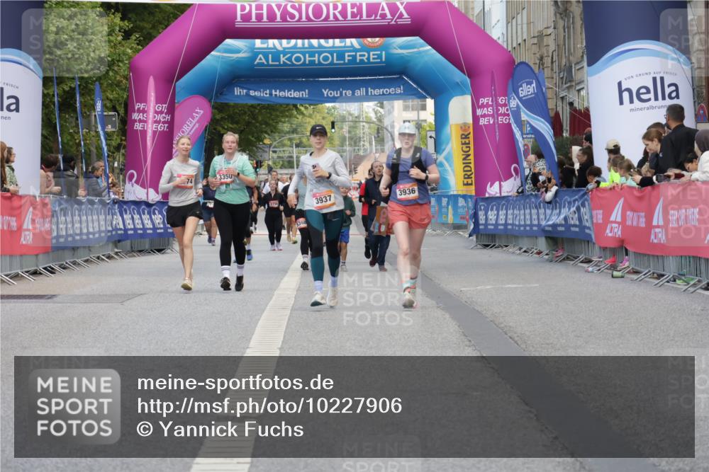 06.09.2026 - CURREX Alsterlauf Yannick Fuchs http://msf.ph/oto/10227906 06.09.2026 10:31:30 Ziel 4788 meine-sportfotos.de