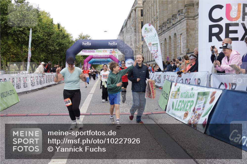 06.09.2026 - CURREX Alsterlauf Yannick Fuchs http://msf.ph/oto/10227926 06.09.2026 10:31:46 Ziel 3350, 3387, 5368, 5907, 6374, 8033 meine-sportfotos.de