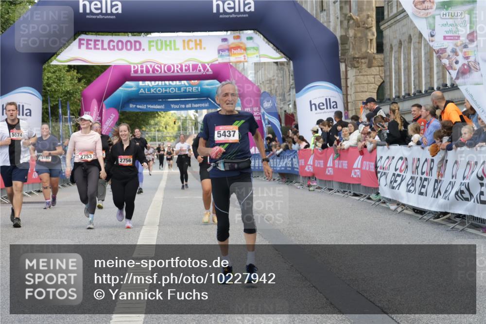 06.09.2026 - CURREX Alsterlauf Yannick Fuchs http://msf.ph/oto/10227942 06.09.2026 10:31:54 Ziel 3387, 5437, 5574, 5907, 8033 meine-sportfotos.de