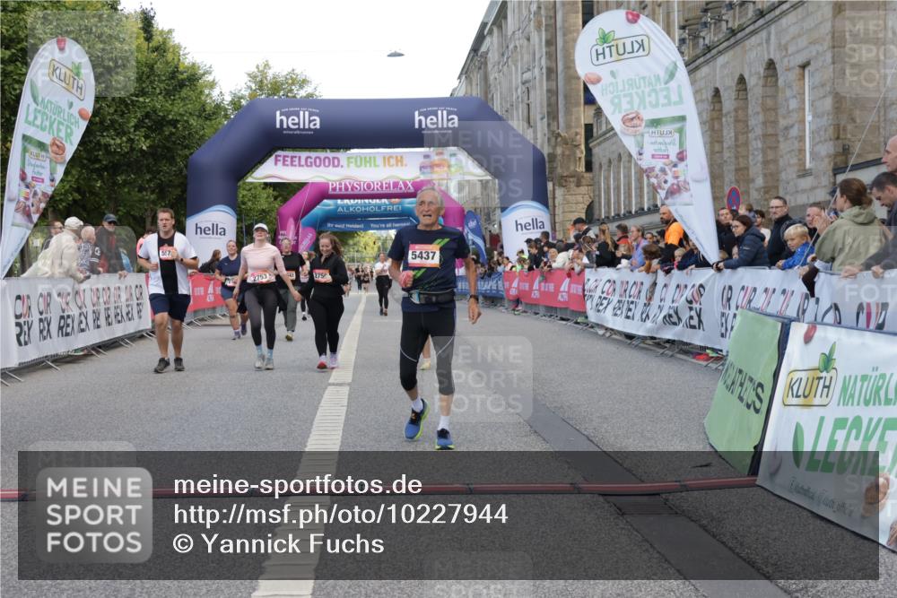 06.09.2026 - CURREX Alsterlauf Yannick Fuchs http://msf.ph/oto/10227944 06.09.2026 10:31:55 Ziel 2753, 2756, 3387, 4338, 5437, 5574, 5907, 8033 meine-sportfotos.de