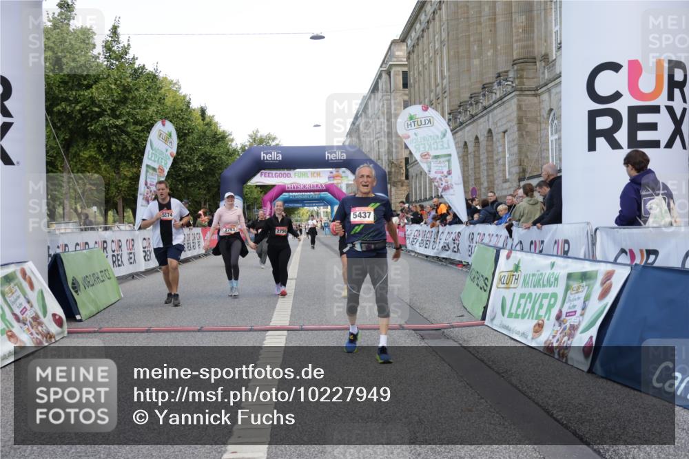 06.09.2026 - CURREX Alsterlauf Yannick Fuchs http://msf.ph/oto/10227949 06.09.2026 10:31:58 Ziel 2753, 2756, 4338, 5437, 5574 meine-sportfotos.de