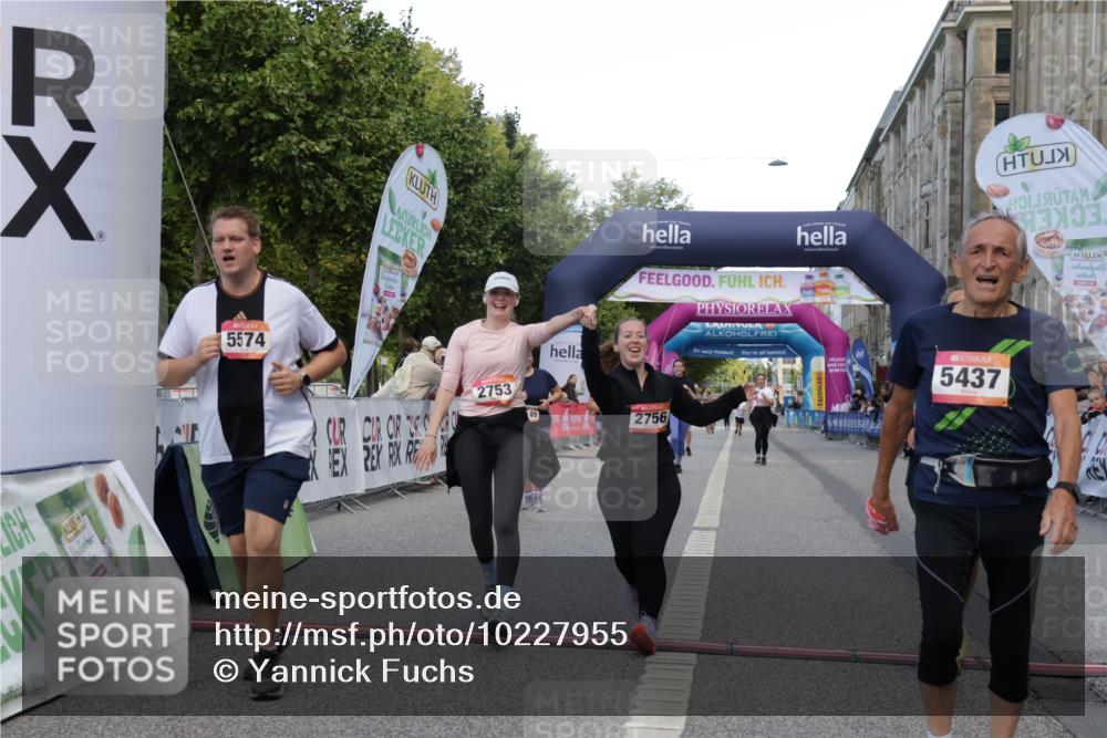 06.09.2026 - CURREX Alsterlauf Yannick Fuchs http://msf.ph/oto/10227955 06.09.2026 10:31:59 Ziel 2642, 2753, 2756, 4338, 5437, 5574, 6185 meine-sportfotos.de