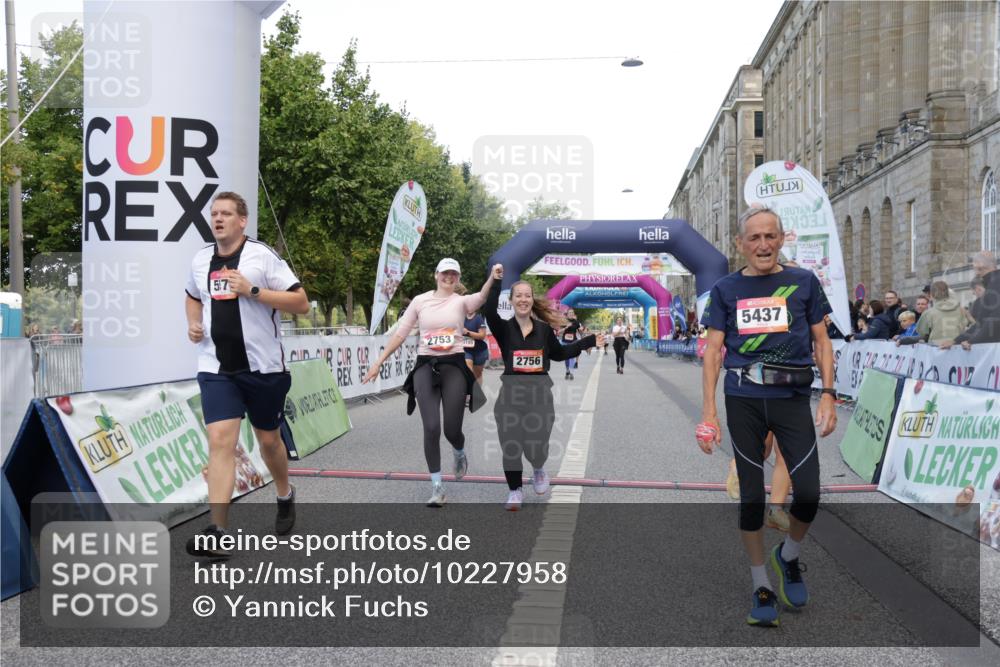 06.09.2026 - CURREX Alsterlauf Yannick Fuchs http://msf.ph/oto/10227958 06.09.2026 10:32:00 Ziel 2642, 2753, 2756, 4338, 5437, 5574, 6185 meine-sportfotos.de