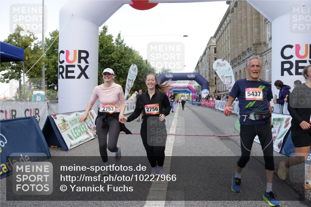 06.09.2026 - CURREX Alsterlauf Yannick Fuchs http://msf.ph/oto/10227966 06.09.2026 10:32:01 Ziel 2642, 2753, 2756, 4338, 5437, 5574, 6185 meine-sportfotos.de