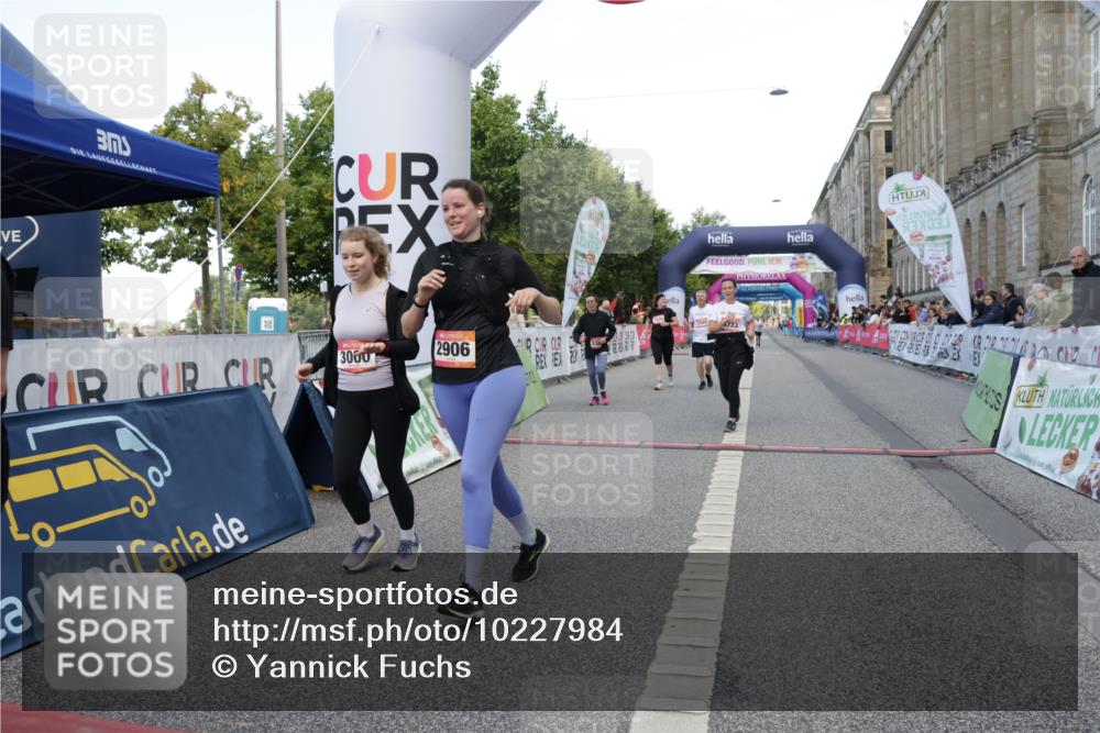 06.09.2026 - CURREX Alsterlauf Yannick Fuchs http://msf.ph/oto/10227984 06.09.2026 10:32:09 Ziel 2539, 2544, 2642, 2906, 3000, 3329, 4723, 6185 meine-sportfotos.de