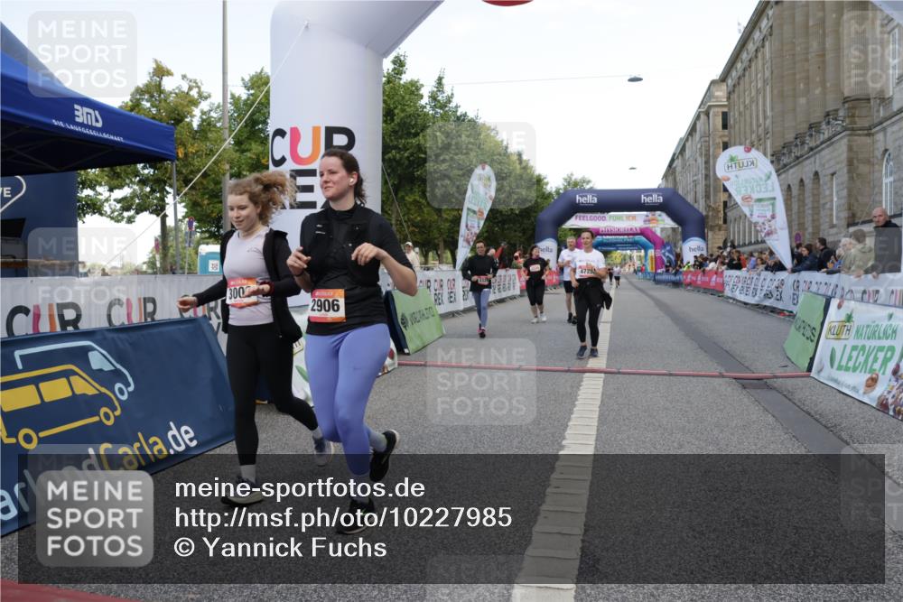 06.09.2026 - CURREX Alsterlauf Yannick Fuchs http://msf.ph/oto/10227985 06.09.2026 10:32:09 Ziel 2539, 2544, 2642, 2906, 3000, 3329, 4723, 6185 meine-sportfotos.de