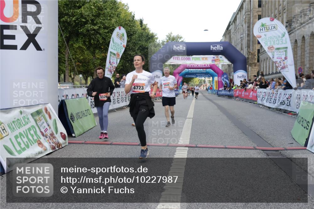 06.09.2026 - CURREX Alsterlauf Yannick Fuchs http://msf.ph/oto/10227987 06.09.2026 10:32:11 Ziel 2539, 2544, 2642, 2906, 3000, 3329, 4723, 6185 meine-sportfotos.de