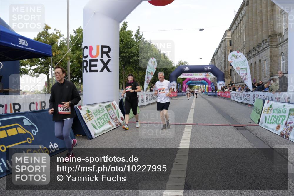 06.09.2026 - CURREX Alsterlauf Yannick Fuchs http://msf.ph/oto/10227995 06.09.2026 10:32:13 Ziel 2539, 2544, 2906, 3000, 3329, 4723 meine-sportfotos.de