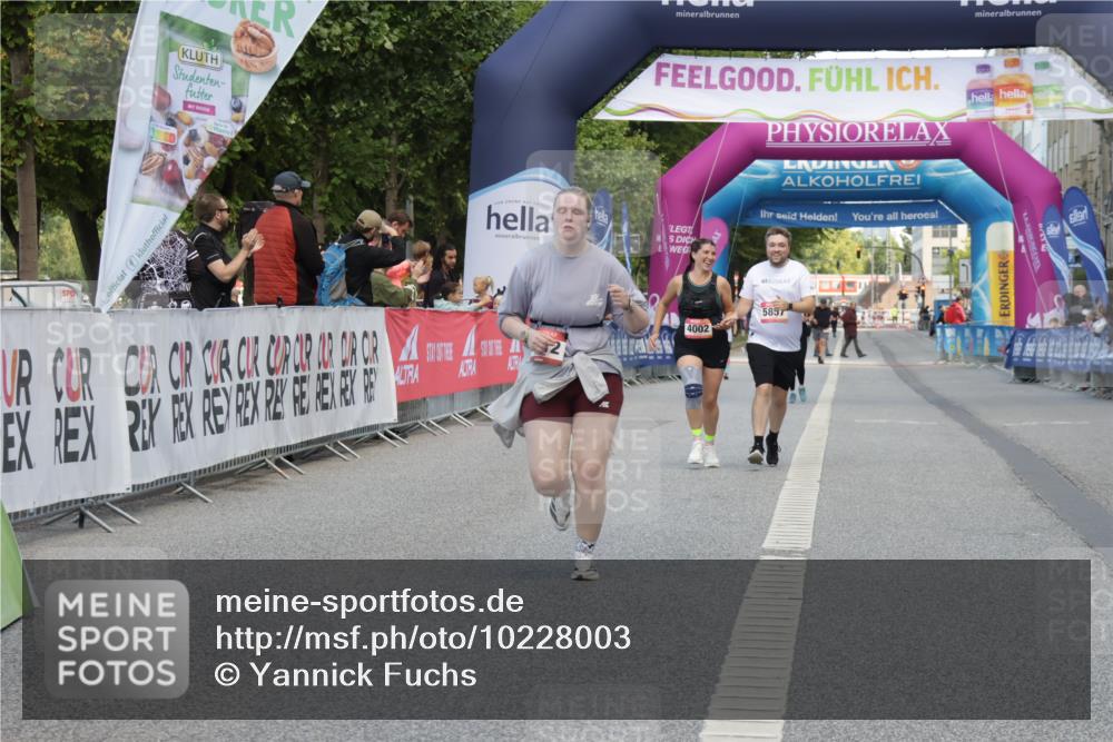 06.09.2026 - CURREX Alsterlauf Yannick Fuchs http://msf.ph/oto/10228003 06.09.2026 10:32:19 Ziel 2212, 2539, 2544 meine-sportfotos.de