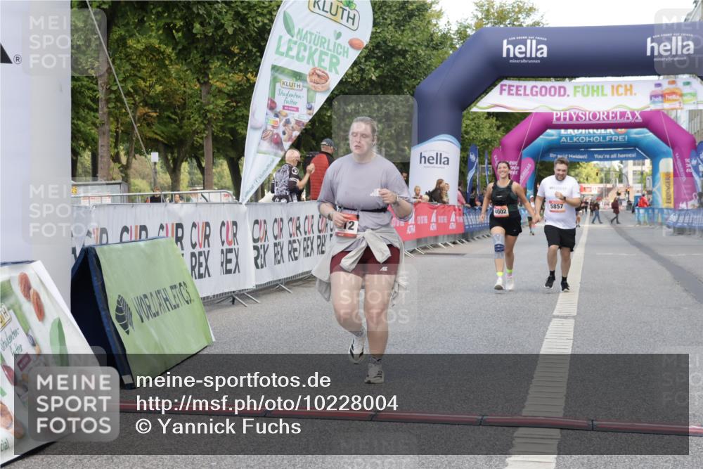 06.09.2026 - CURREX Alsterlauf Yannick Fuchs http://msf.ph/oto/10228004 06.09.2026 10:32:20 Ziel 2212, 2539, 2544, 4002, 5857 meine-sportfotos.de