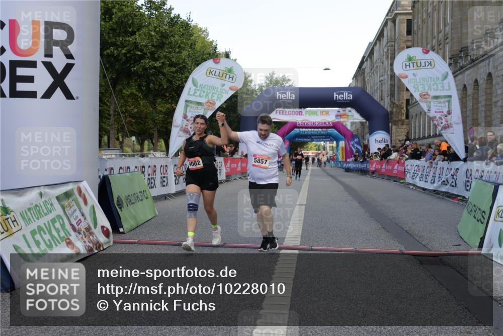 06.09.2026 - CURREX Alsterlauf Yannick Fuchs http://msf.ph/oto/10228010 06.09.2026 10:32:24 Ziel 2212, 4002, 5857 meine-sportfotos.de
