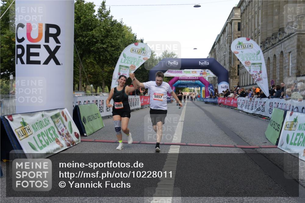 06.09.2026 - CURREX Alsterlauf Yannick Fuchs http://msf.ph/oto/10228011 06.09.2026 10:32:25 Ziel 2212, 4002, 5857 meine-sportfotos.de