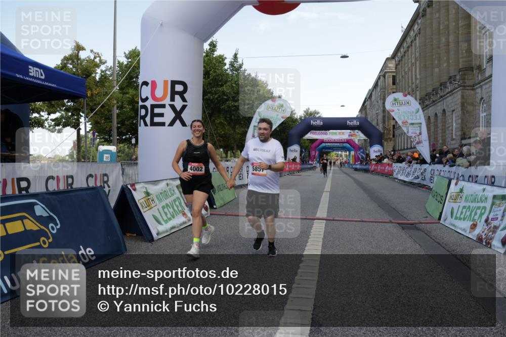 06.09.2026 - CURREX Alsterlauf Yannick Fuchs http://msf.ph/oto/10228015 06.09.2026 10:32:26 Ziel 2212, 4002, 5857 meine-sportfotos.de