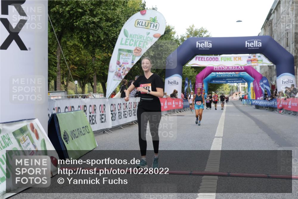 06.09.2026 - CURREX Alsterlauf Yannick Fuchs http://msf.ph/oto/10228022 06.09.2026 10:32:34 Ziel 3647 meine-sportfotos.de