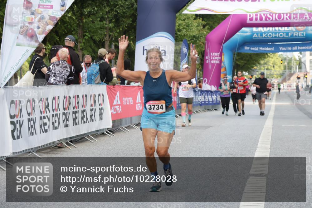 06.09.2026 - CURREX Alsterlauf Yannick Fuchs http://msf.ph/oto/10228028 06.09.2026 10:32:38 Ziel 3647, 3734 meine-sportfotos.de