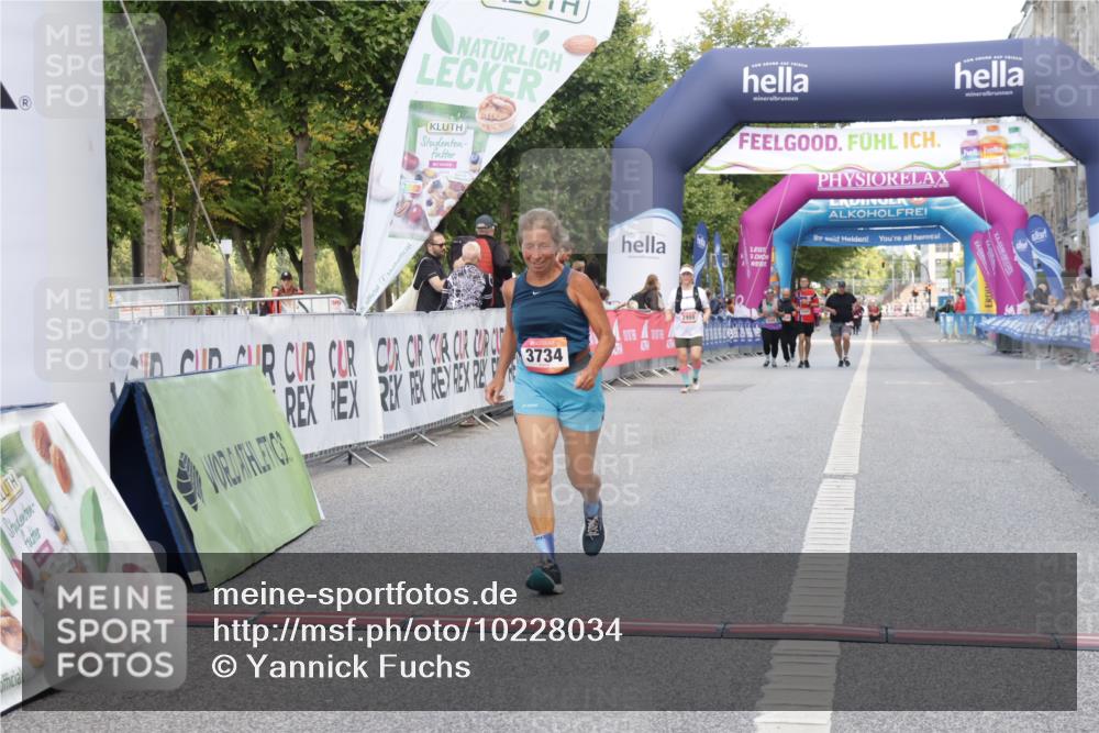 06.09.2026 - CURREX Alsterlauf Yannick Fuchs http://msf.ph/oto/10228034 06.09.2026 10:32:39 Ziel 3647, 3734 meine-sportfotos.de