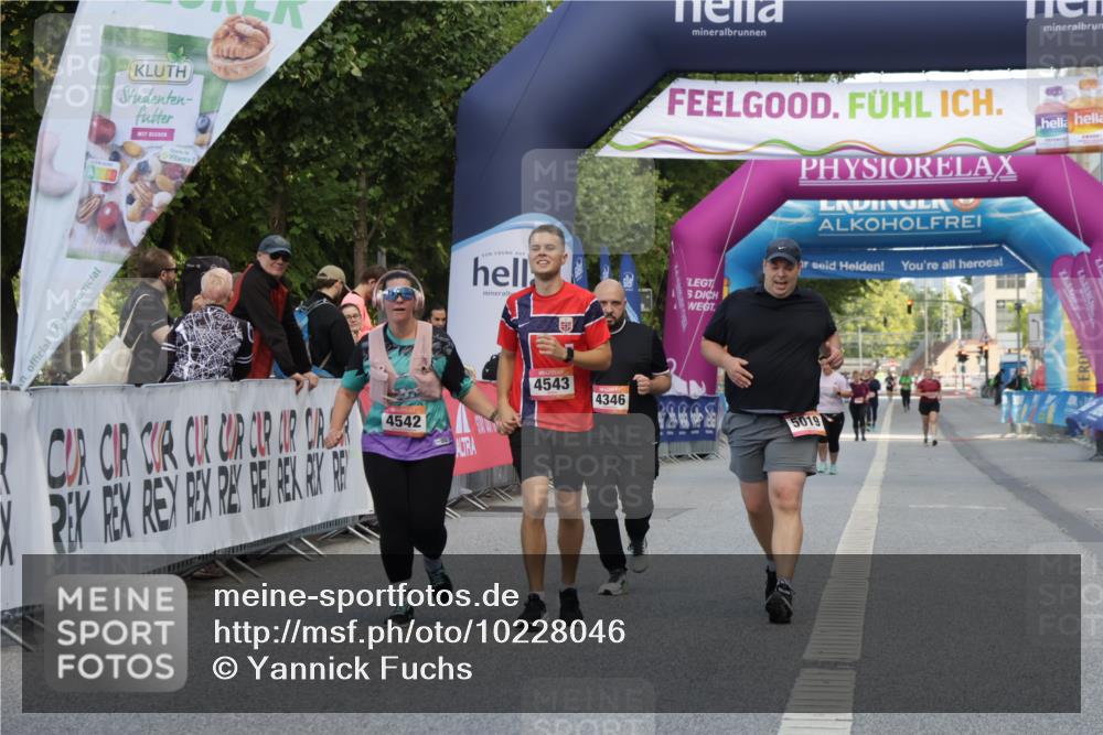 06.09.2026 - CURREX Alsterlauf Yannick Fuchs http://msf.ph/oto/10228046 06.09.2026 10:32:52 Ziel 2955, 4346, 4542, 4543, 5019 meine-sportfotos.de