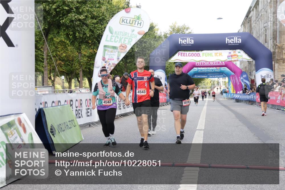 06.09.2026 - CURREX Alsterlauf Yannick Fuchs http://msf.ph/oto/10228051 06.09.2026 10:32:55 Ziel 2955, 4346, 4542, 4543, 5019 meine-sportfotos.de