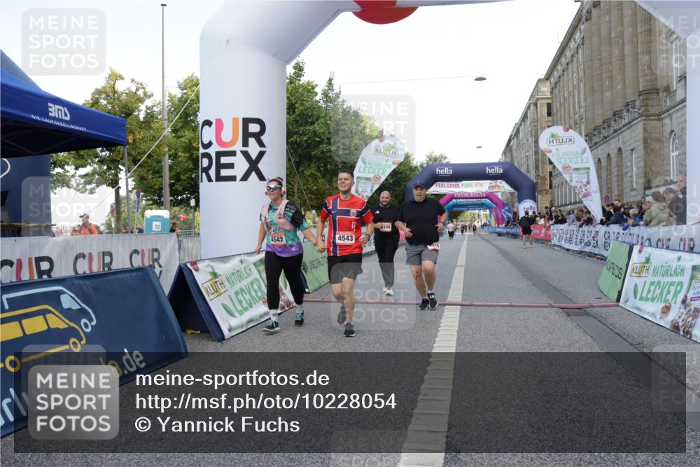 06.09.2026 - CURREX Alsterlauf Yannick Fuchs http://msf.ph/oto/10228054 06.09.2026 10:32:56 Ziel 2955, 4346, 4542, 4543, 5019 meine-sportfotos.de