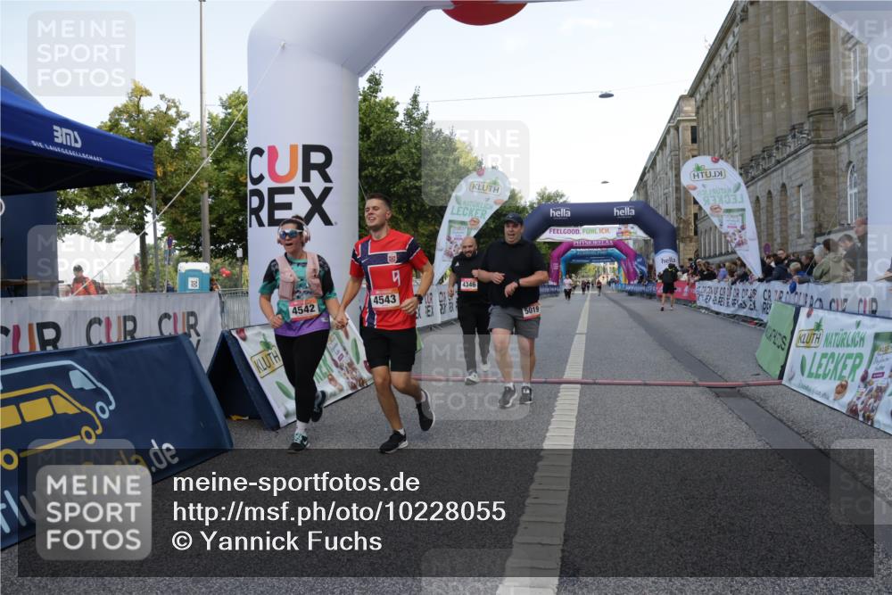 06.09.2026 - CURREX Alsterlauf Yannick Fuchs http://msf.ph/oto/10228055 06.09.2026 10:32:57 Ziel 2955, 4346, 4542, 4543, 5019 meine-sportfotos.de