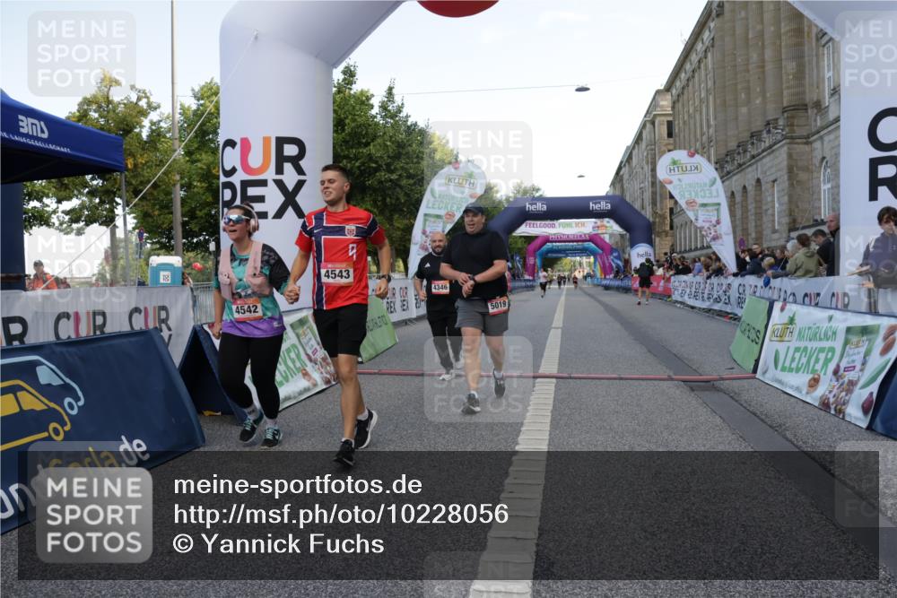 06.09.2026 - CURREX Alsterlauf Yannick Fuchs http://msf.ph/oto/10228056 06.09.2026 10:32:57 Ziel 2955, 4346, 4542, 4543, 5019 meine-sportfotos.de