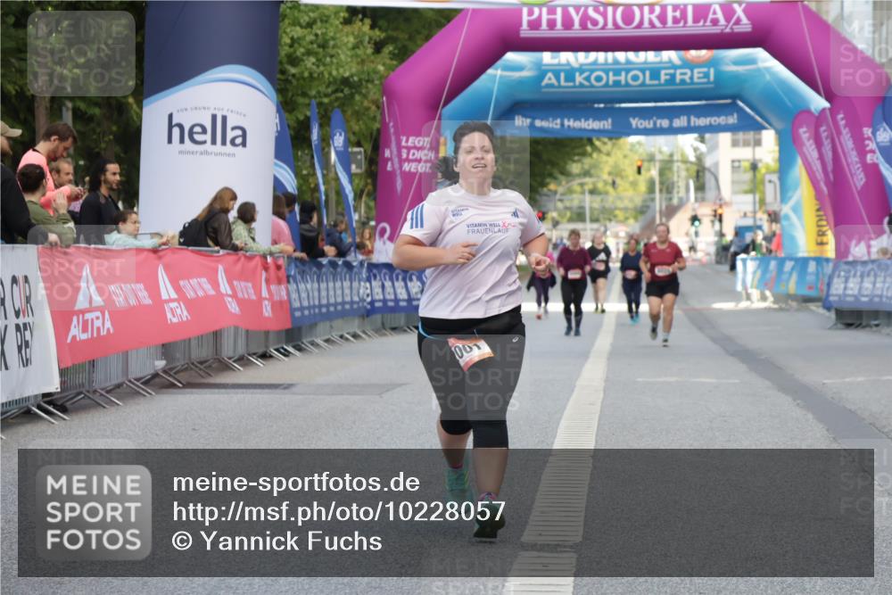 06.09.2026 - CURREX Alsterlauf Yannick Fuchs http://msf.ph/oto/10228057 06.09.2026 10:33:05 Ziel 2001 meine-sportfotos.de
