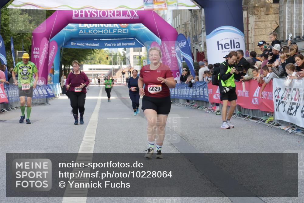 06.09.2026 - CURREX Alsterlauf Yannick Fuchs http://msf.ph/oto/10228064 06.09.2026 10:33:22 Ziel 6029 meine-sportfotos.de