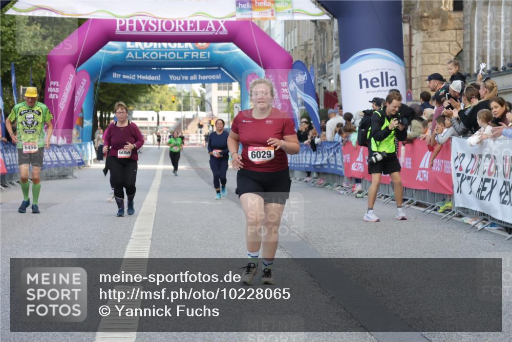 06.09.2026 - CURREX Alsterlauf Yannick Fuchs http://msf.ph/oto/10228065 06.09.2026 10:33:22 Ziel 6029 meine-sportfotos.de