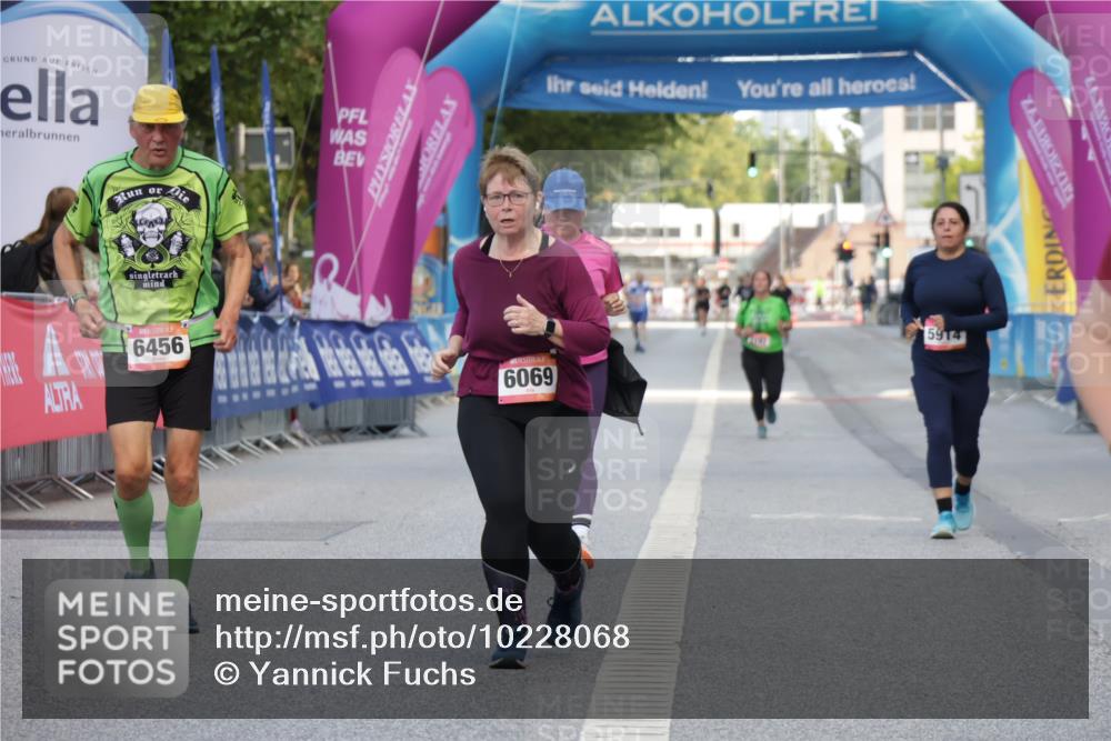 06.09.2026 - CURREX Alsterlauf Yannick Fuchs http://msf.ph/oto/10228068 06.09.2026 10:33:25 Ziel 6029 meine-sportfotos.de