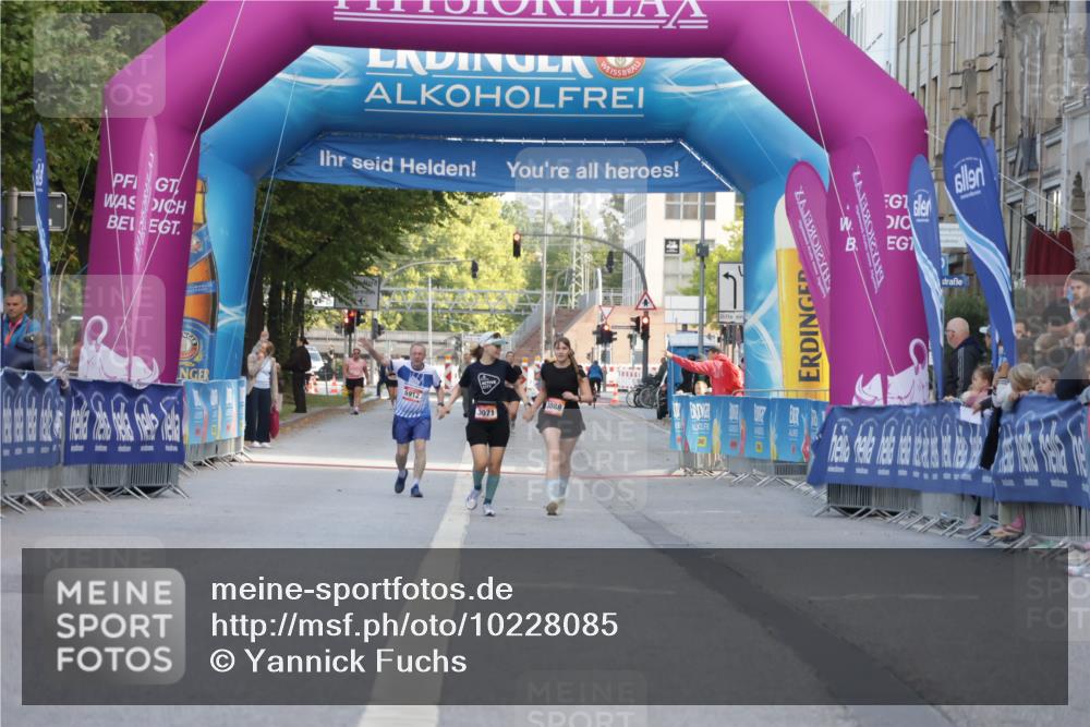 06.09.2026 - CURREX Alsterlauf Yannick Fuchs http://msf.ph/oto/10228085 06.09.2026 10:34:04 Ziel  meine-sportfotos.de